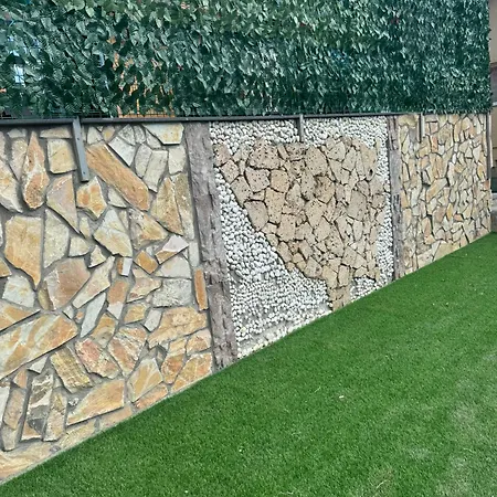 Am Pyramid Resting *